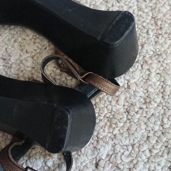 Robert CLERGERIE lambskin leather Bronze SANDALS size 8 - Picture 11 of 12